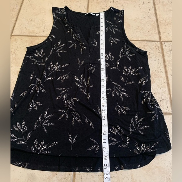 Reitmans XL Black & Silver/Gold Leaf Pattern Sleeveless V-Neck Blouse - Picture 6 of 6